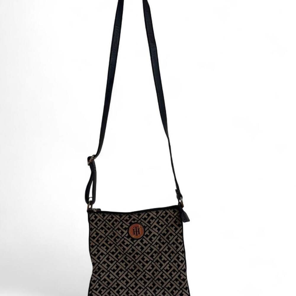 Tommy Hilfiger Black And Beige B 1 C 8